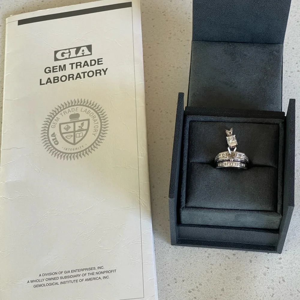 1 Carat Brilliant Diamond and Platinum Engagement Ring - Picture 9 of 9